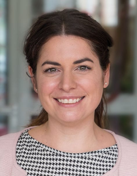 Foto von Sabine Konen, Sozialer Dienst in den Alexianer Werkstätten inBickendorf Porträt einer lächelnden Frau