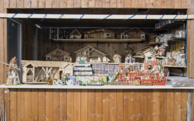 Von sich drehenden Windmühlen bis zur „kleinsten Krippe Kölns“: Handgefertigte Holzdekoration in der Alexianer Klostergärtnerei